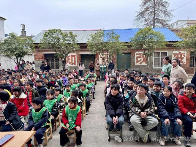 敲响法治上课铃 撑起儿童权益“保护伞”爱游戏平台固始县司法局柳树店司法所：(图2)